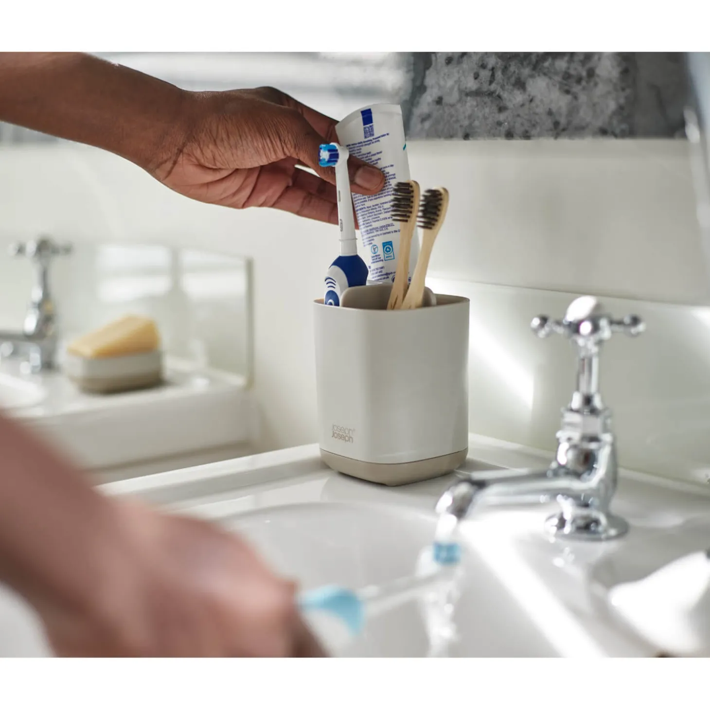 Joseph Joseph EasyStore Small Toothbrush Caddy - Ecru