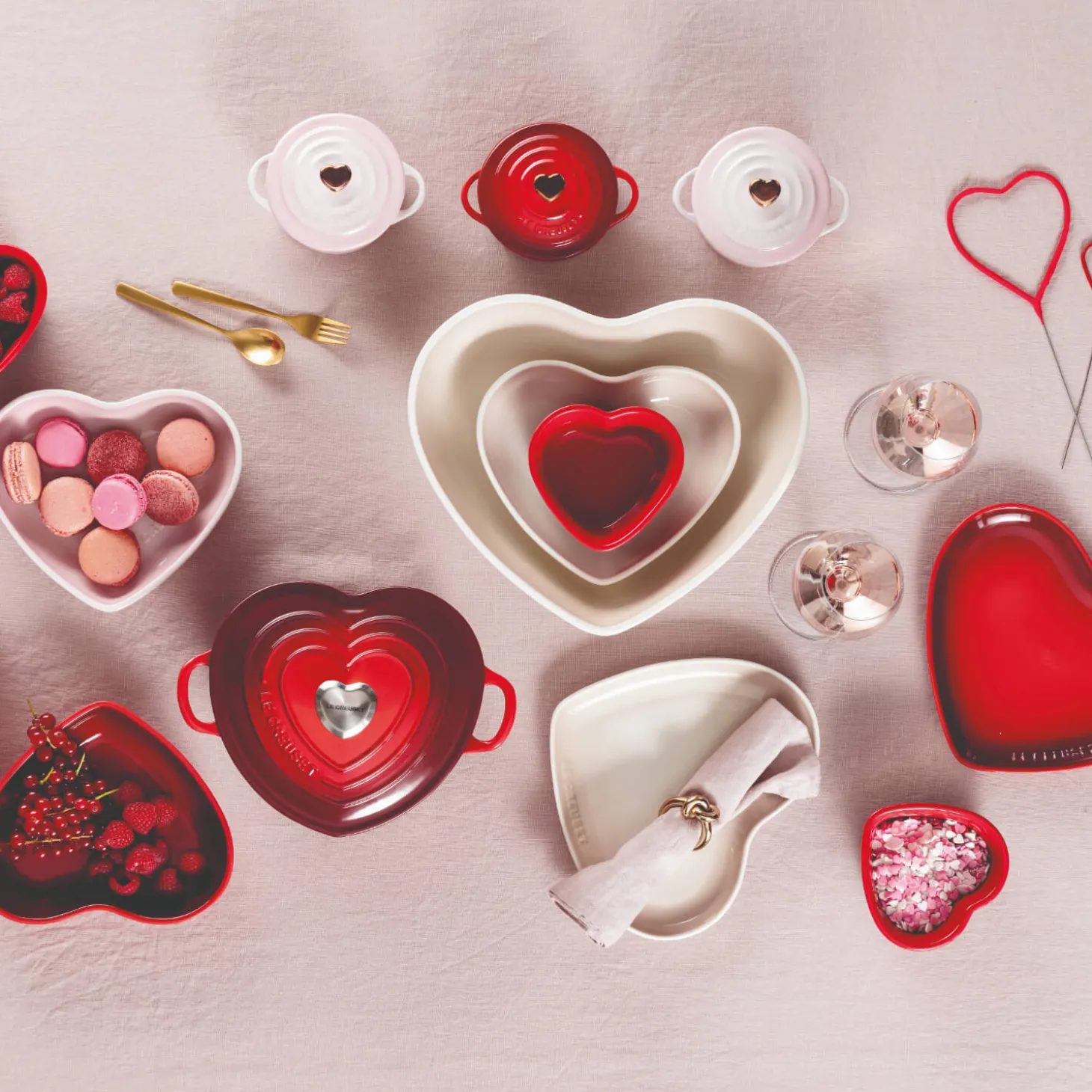 Le Creuset 20cm Heart Stoneware Bowl - Cerise