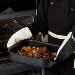 Le Creuset Non-Stick Ovenware 22cm x 22cm Square Roasting Tin