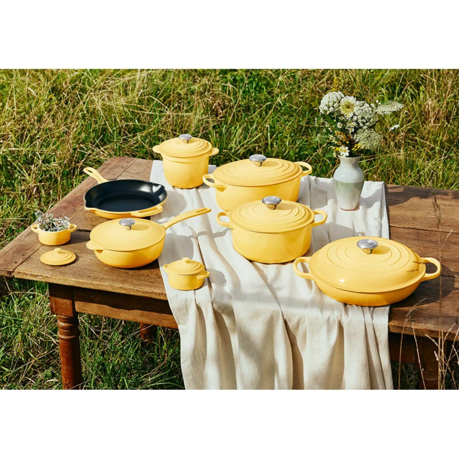 Le Creuset Signature Cast Iron 20cm Round Casserole - Camomille