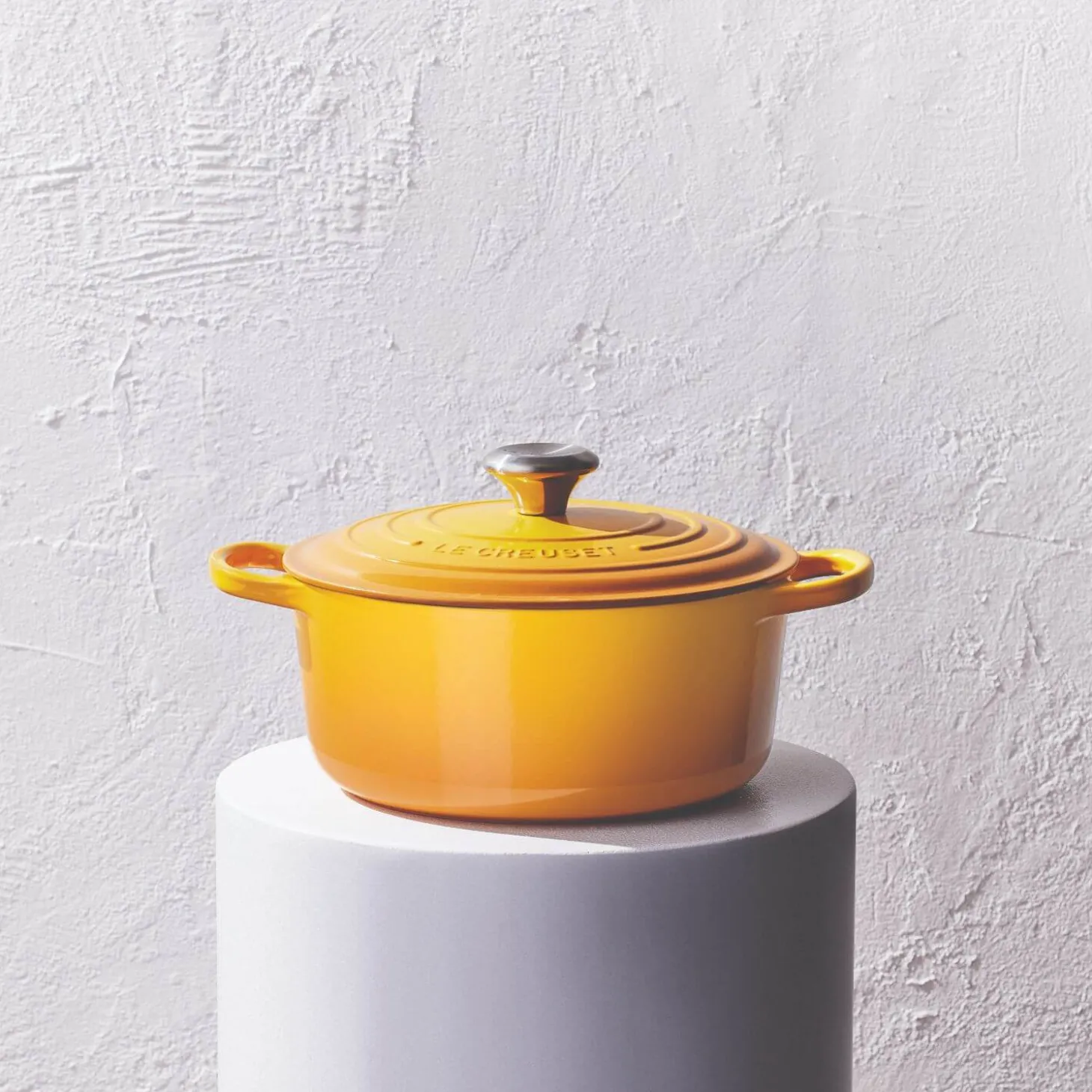 Le Creuset Signature Cast Iron 20cm Round Casserole - Nectar