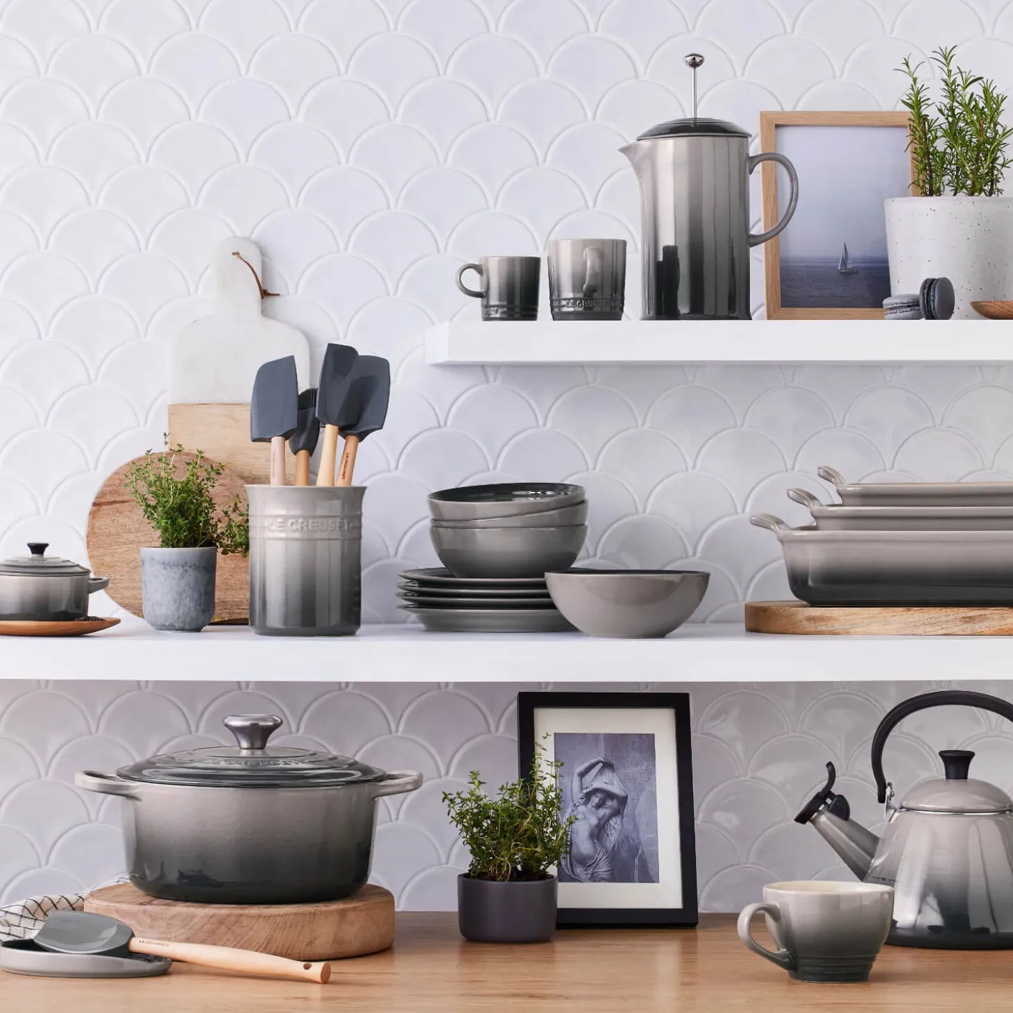 Le Creuset Signature Cast Iron 26cm Round Casserole - Flint