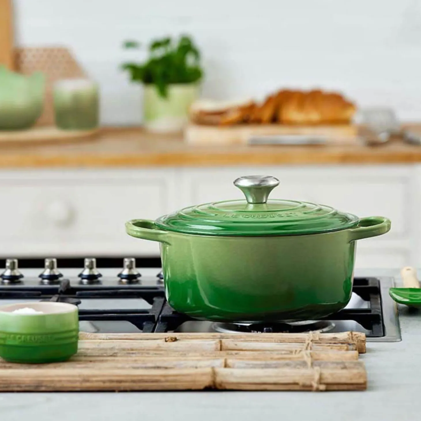Le Creuset Signature Cast Iron 28cm Round Casserole - Bamboo Green