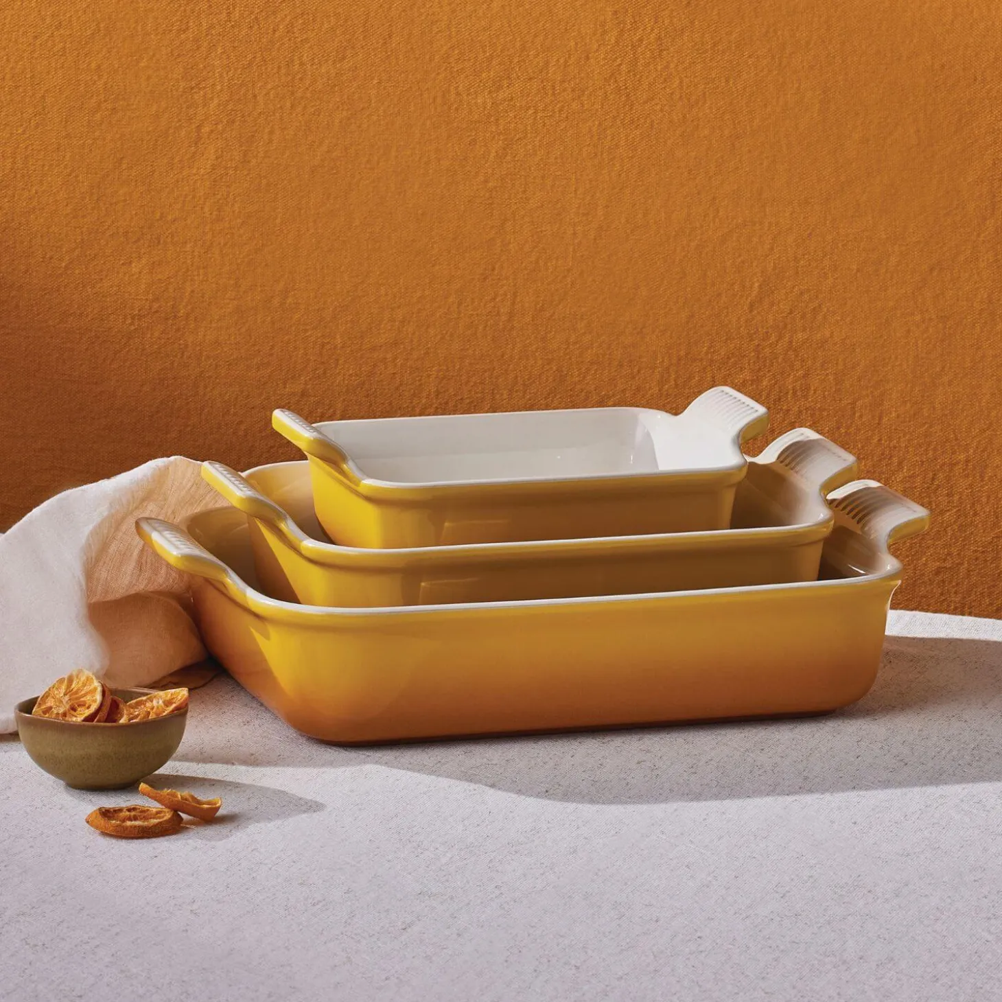 Le Creuset Stoneware Heritage 26cm Rectangular Deep Dish - Nectar