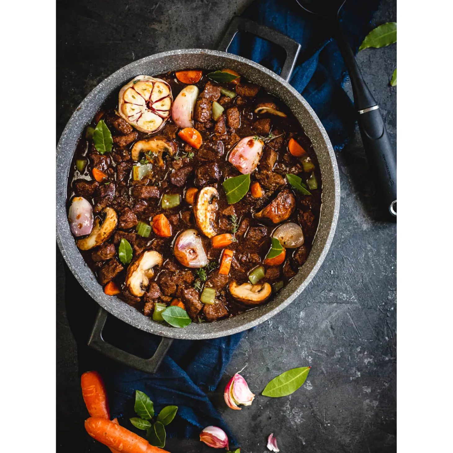 Masterclass Cast Aluminium 28cm Lightweight Round Casserole Dish - Black