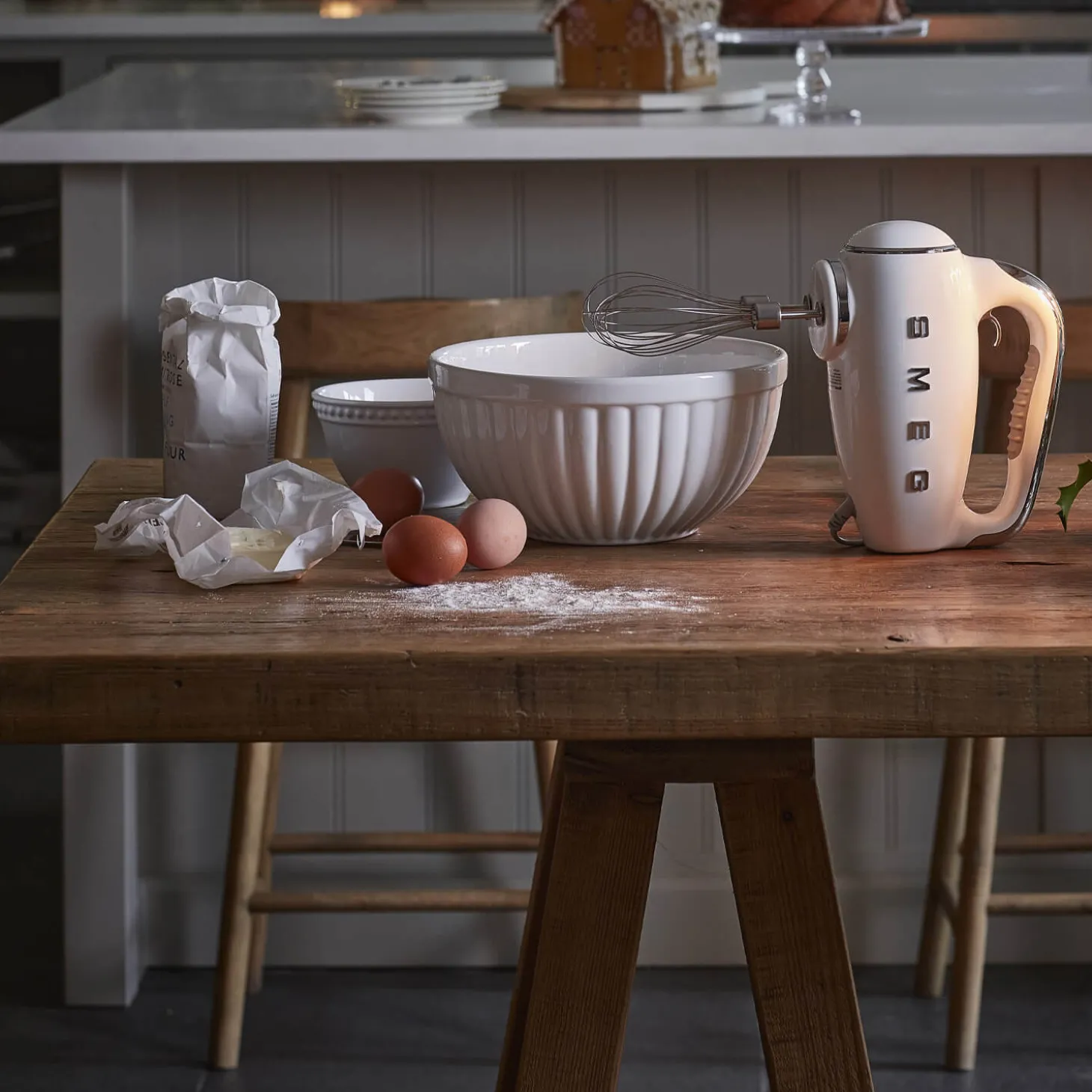 Smeg 50's Style Retro HMF01 Hand Mixer - Cream