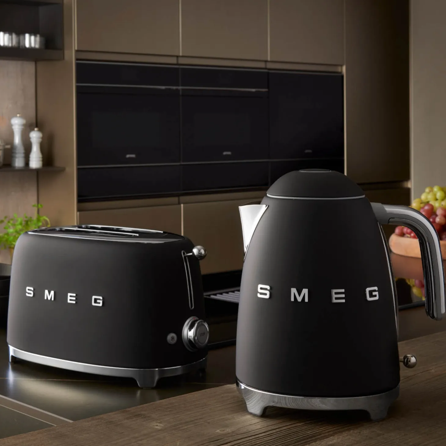Smeg 50's Style Retro KLF03 Jug Kettle - Matte Black