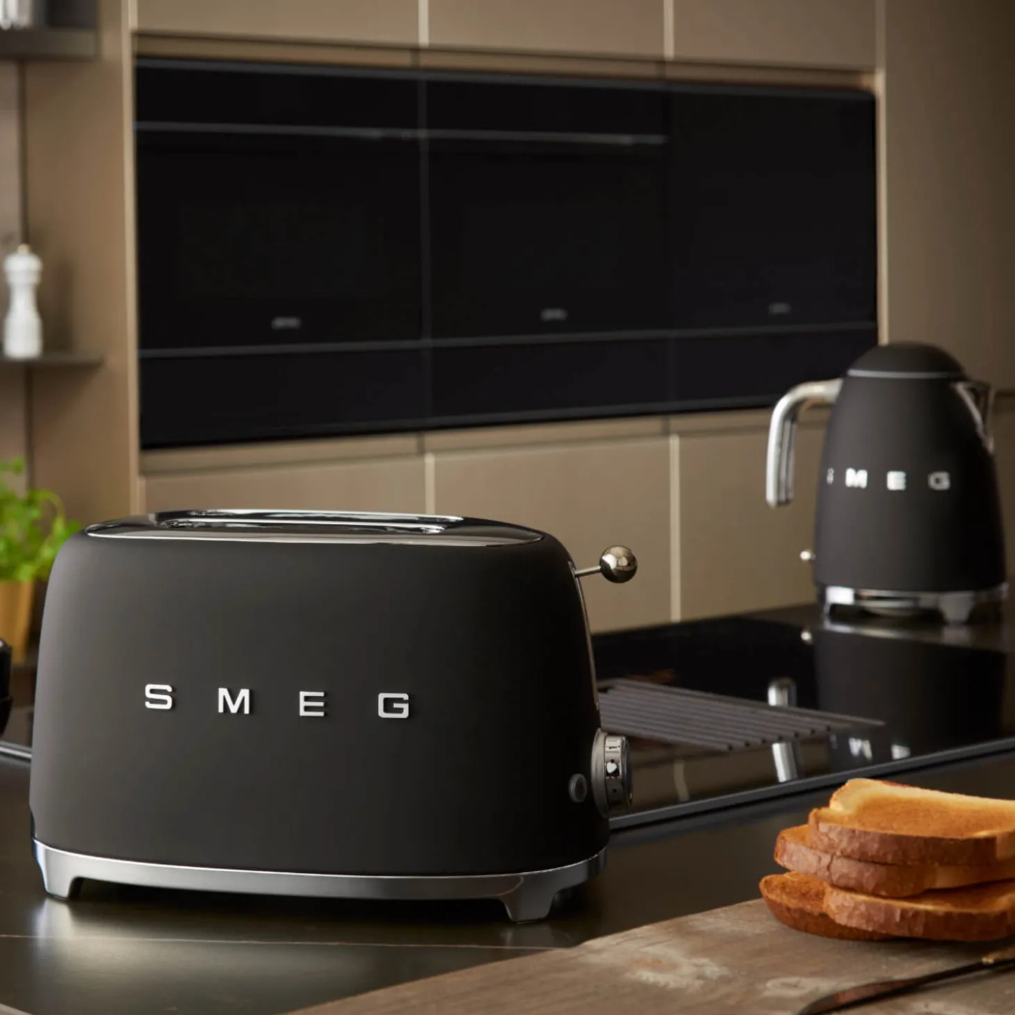 Smeg 50's Style Retro KLF03 Jug Kettle - Matte Black
