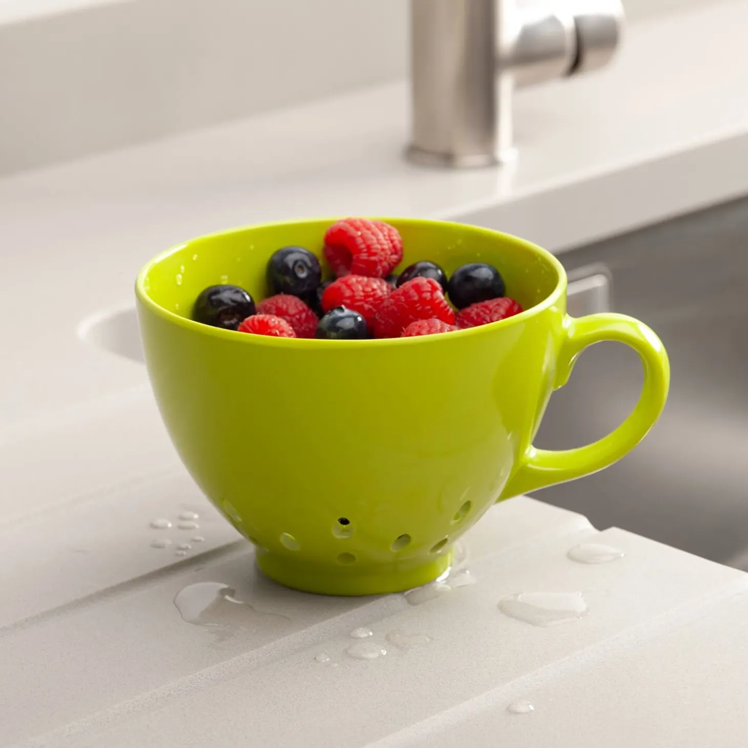 Zeal Berry 10cm Melamine Colander with Handle - Lime